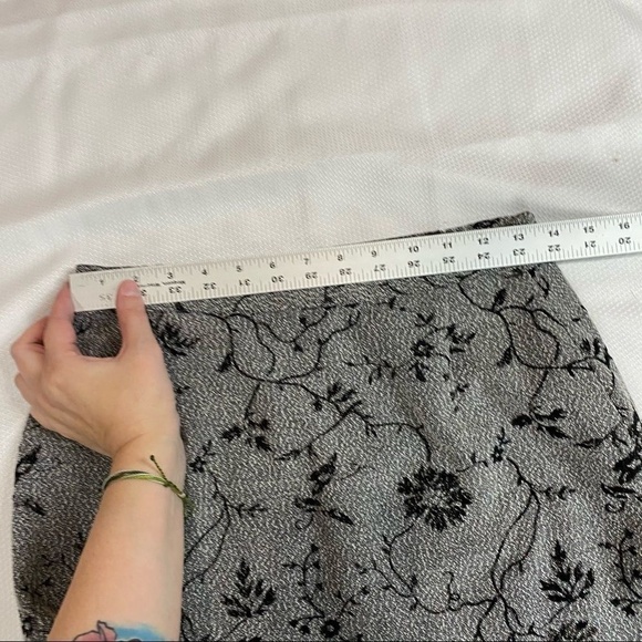 Newport News Gray Black Floral‎ Mini Skirt - Picture 7 of 7